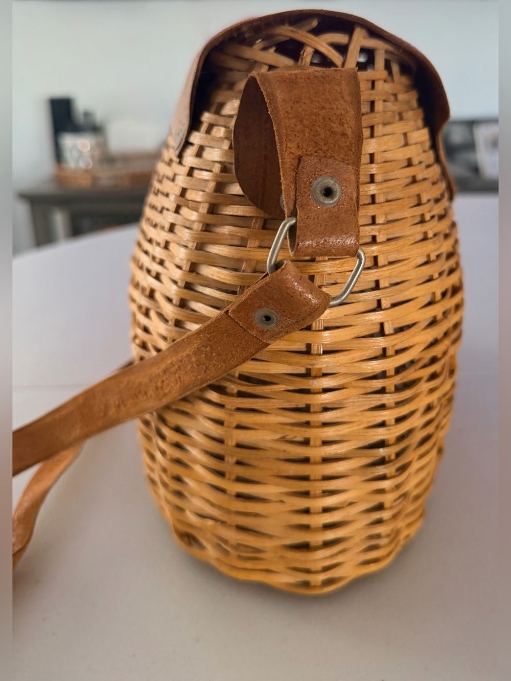 VINTAGE: Handmade Wicker Creel Handbag. - Picture 5 of 15